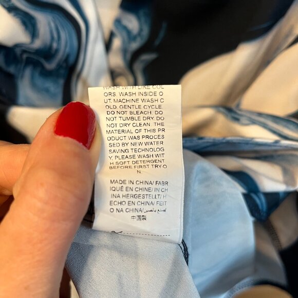 Patterned V Neck Button Down Sleeveless Blouse - L - Picture 7 of 8